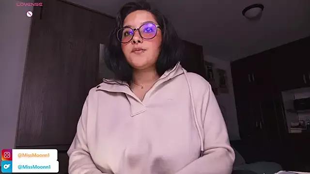 MissMoonn1 from StripChat is Freechat