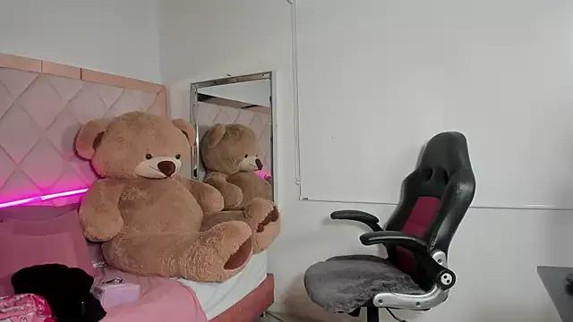 Customizable and immersive: Energize your taste buds and checkout our delicious choice of amateur cams liveshows with excited livestreamers getting their sweet physiques pounded with their beloved vibrating toys.
