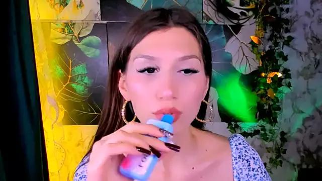 Photos of Mollyinyourmind from StripChat is Freechat