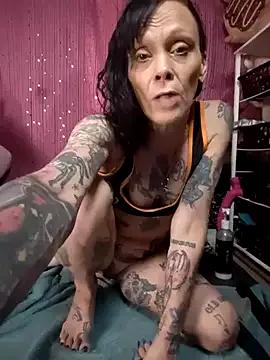MommyMisfit from StripChat is Freechat
