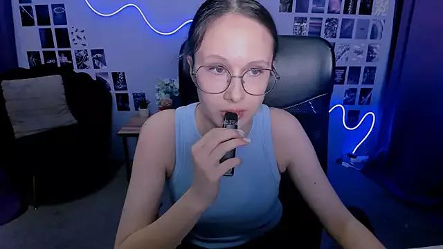 mona_cloud from StripChat is Freechat