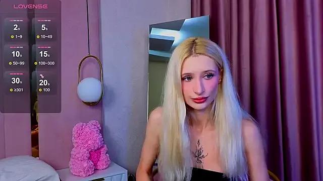 Monica_Leen from StripChat is Freechat