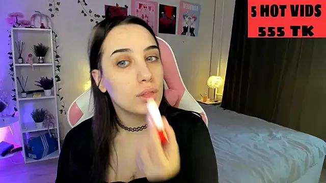 MoranaKit from StripChat is Freechat