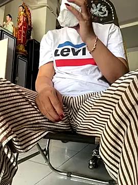 Mores1_Squirt from StripChat is Freechat