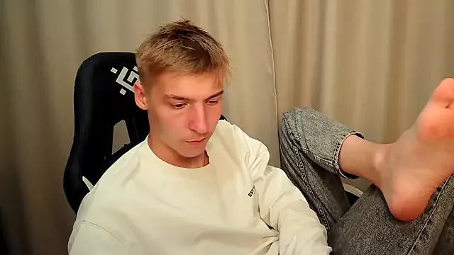 MrSexyCum4U from StripChat is Freechat