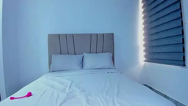 Natasha-28 from StripChat is Freechat