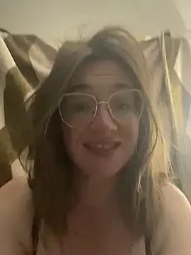 NaughtyNerdyWifey from StripChat is Freechat