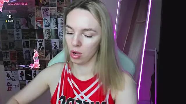 NessaDiazz from StripChat is Freechat