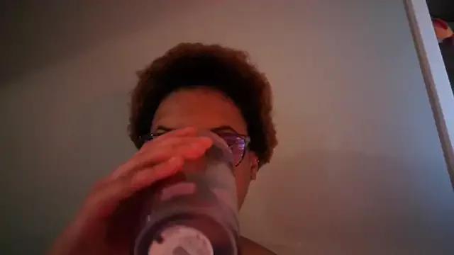 nickytheehawtie from StripChat is Freechat