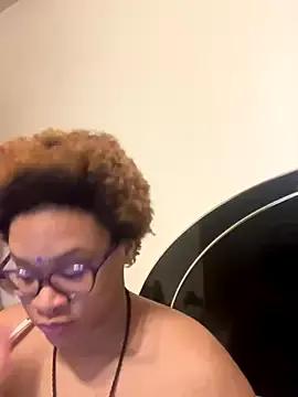 nickytheehawtie from StripChat is Freechat