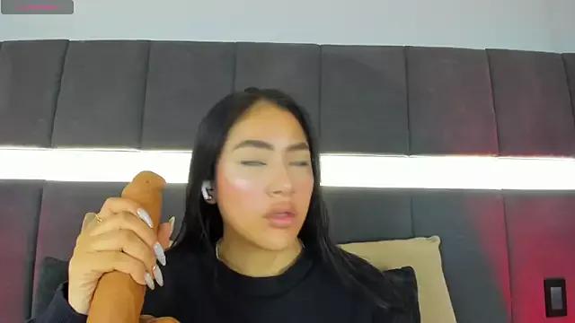 nicolle_pierce from StripChat is Freechat