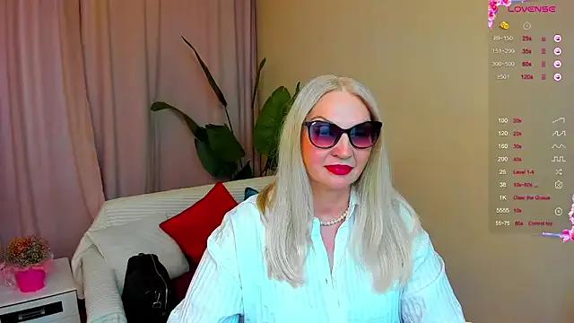 Nina_Deville from StripChat is Freechat