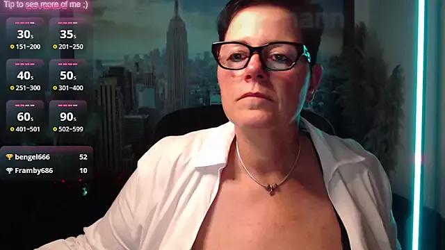 ninarandmann from StripChat is Freechat