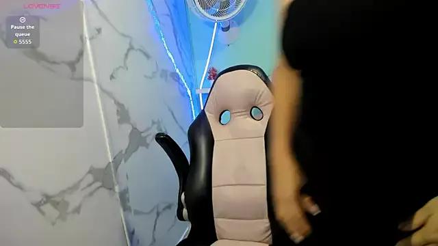 Customizable and immersive: Energize your taste buds and checkout our delicious choice of amateur cams liveshows with excited livestreamers getting their sweet physiques pounded with their beloved vibrating toys.