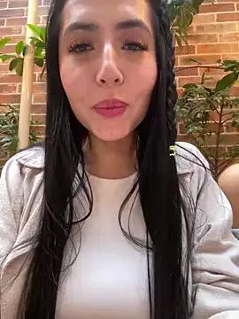 oh_nina from StripChat is Freechat