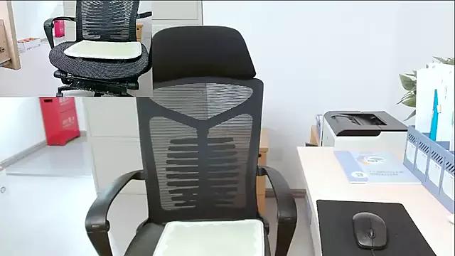 OL-Lily model from StripChat