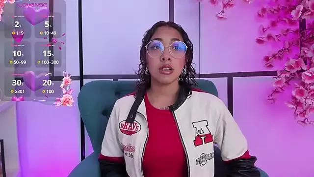 Olivejoness from StripChat is Freechat