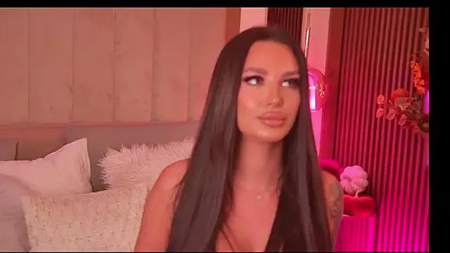 OliviaNoirr from StripChat is Freechat