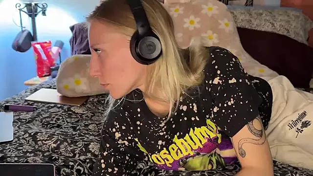 onlysunidreamss from StripChat is Freechat