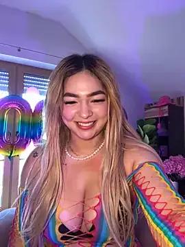 Customizable and immersive: Energize your taste buds and checkout our delicious choice of amateur cams liveshows with excited livestreamers getting their sweet physiques pounded with their beloved vibrating toys.