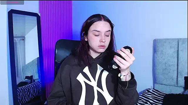Paris_bby from StripChat is Freechat