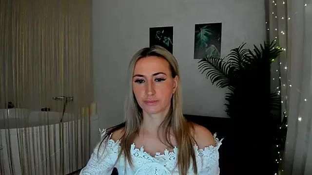 PassionGlow from StripChat is Freechat