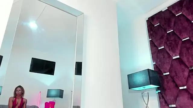 Paytonferrara from StripChat is Freechat