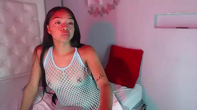 pocahontamoon from StripChat is Freechat