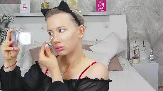 PollyMoores from StripChat is Freechat