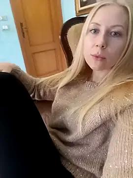 Prettierkate from StripChat is Freechat