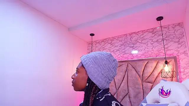 Queen_perla_ from StripChat is Freechat