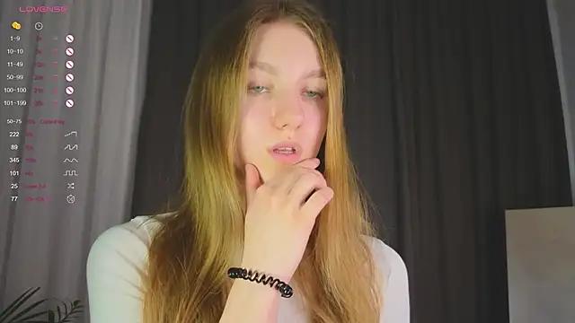 QueenieHeyman from StripChat