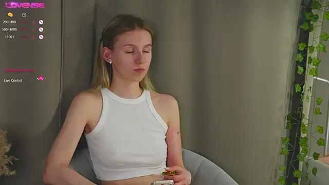 QueenieHeyman from StripChat