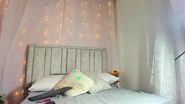Rachellcooperrr from StripChat is Freechat