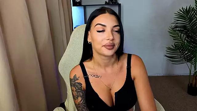 Raven_Ink from StripChat is Freechat