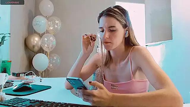 RosaJil from StripChat is Freechat