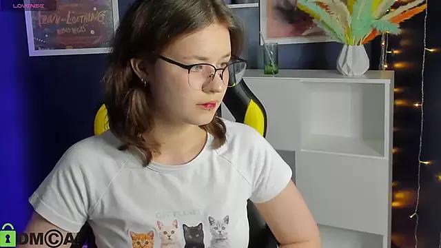 Rose__White from StripChat is Freechat