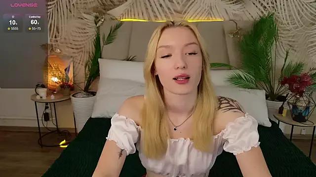 Rose_Kelly_ from StripChat is Freechat