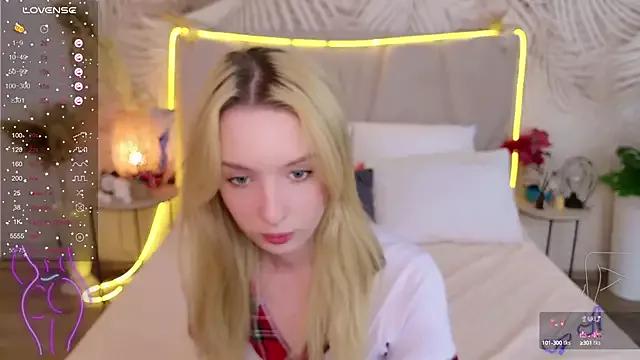 Rose_Kelly_ from StripChat is Freechat