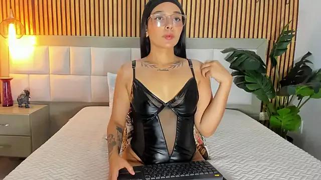 Roseaurora from StripChat is Freechat