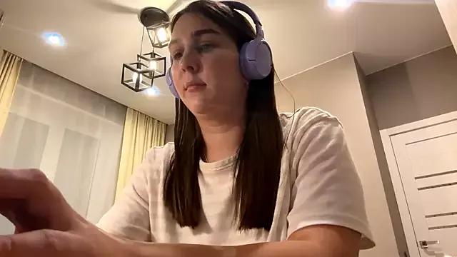 RoseRossi from StripChat is Freechat