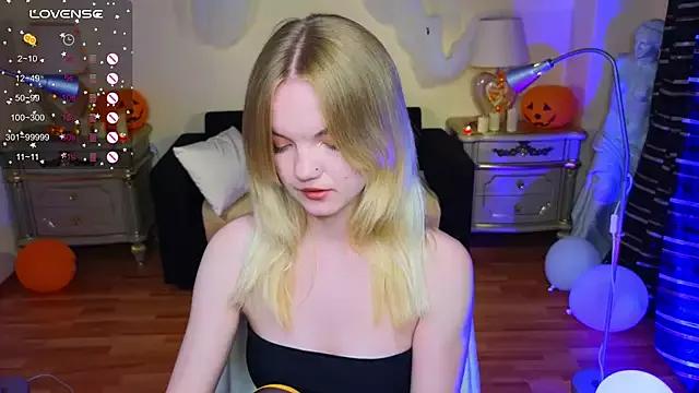RosesKate from StripChat is Freechat