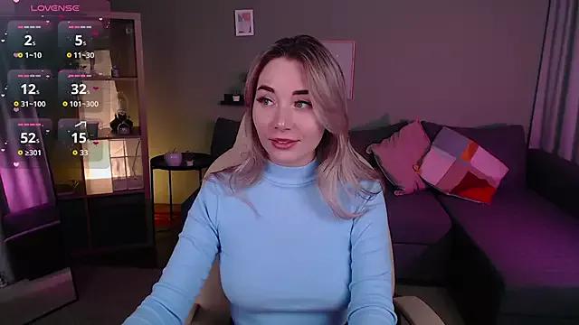 Rosie_Mac from StripChat is Freechat