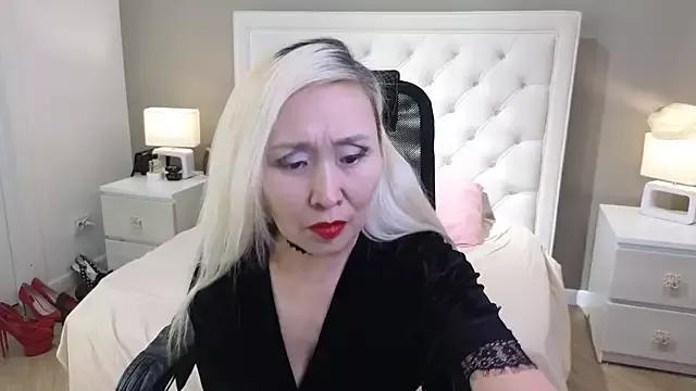 RoxalanaStar from StripChat is Freechat