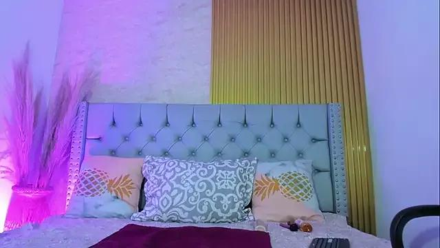 roxana_novak from StripChat is Freechat