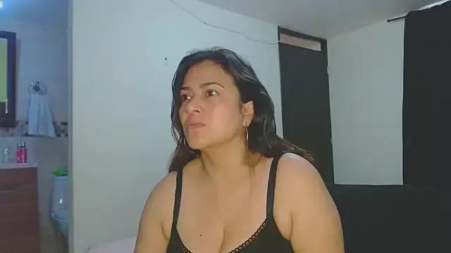 roxanasexy2025 from StripChat is Freechat