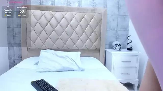 RoxanneStorm_ from StripChat is Freechat