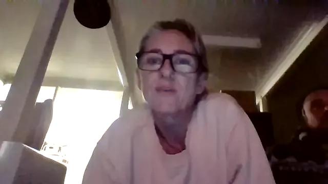 RoxytheBluepill from StripChat is Freechat