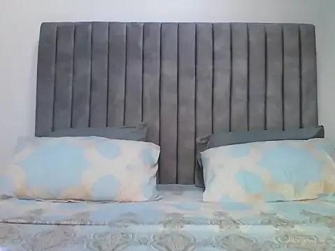 Royal_desire_ from StripChat is Freechat