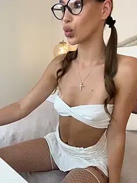 SaintLora from StripChat is Freechat